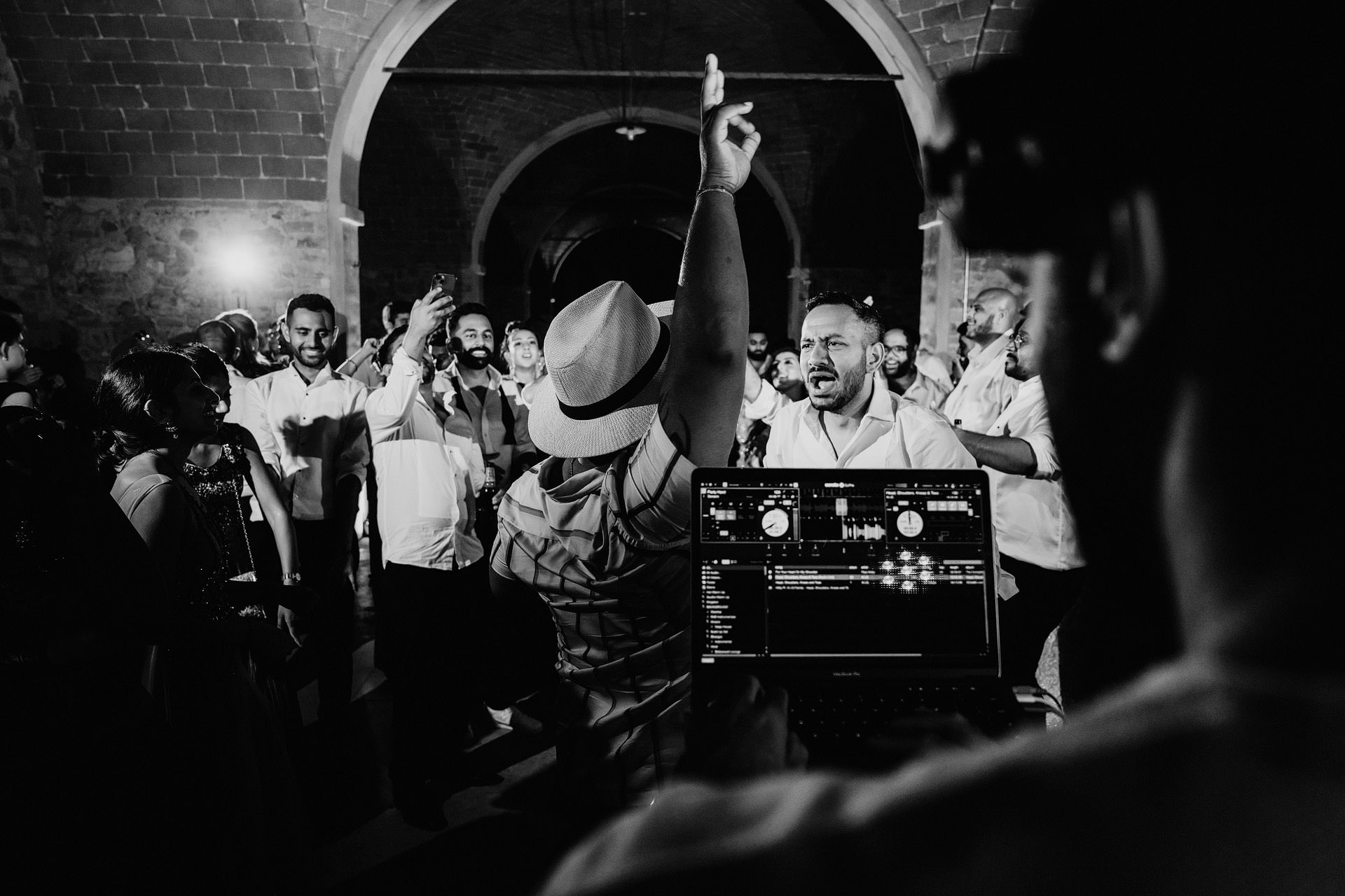 indian wedding at tenuta di monaciano